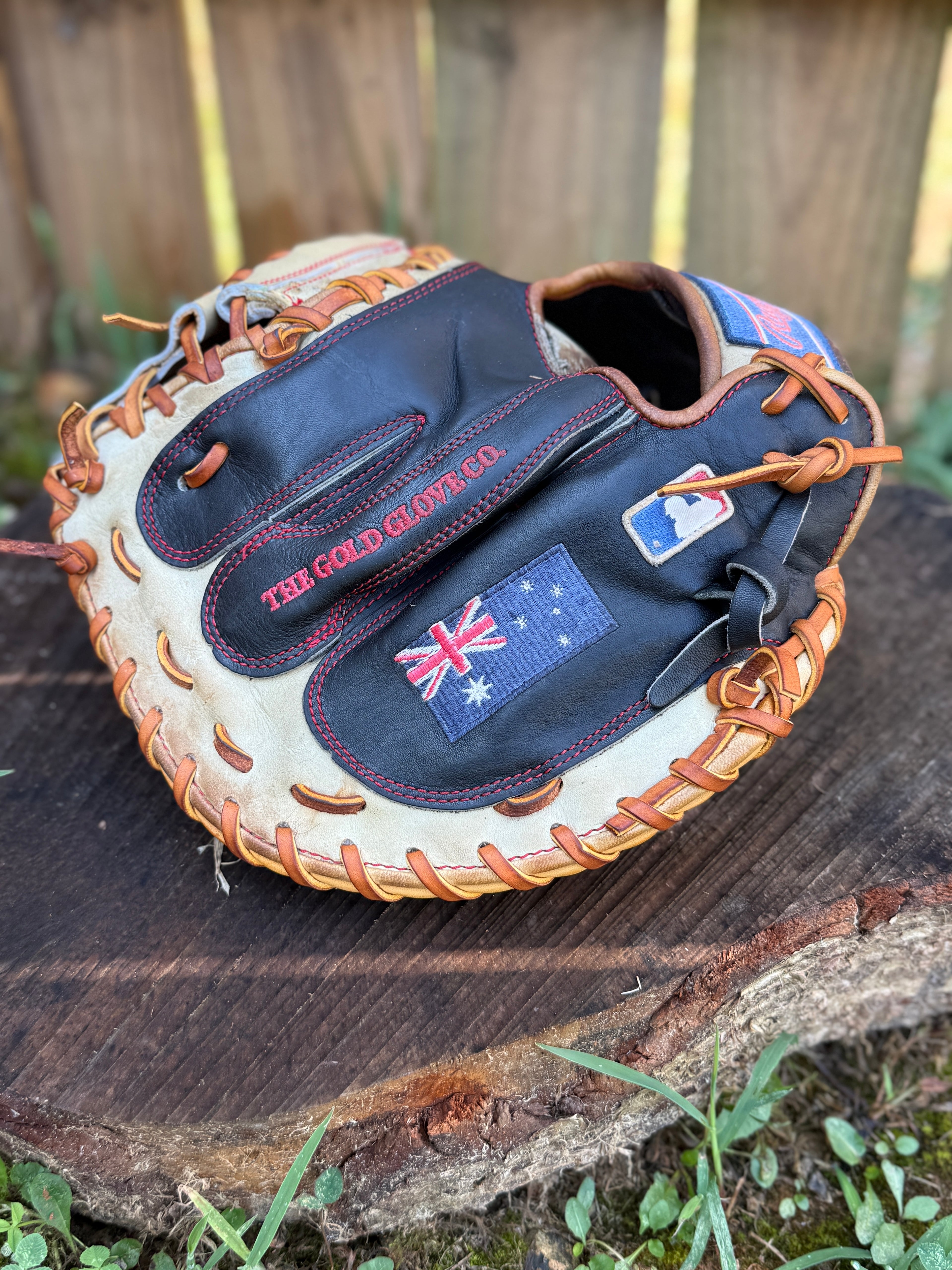 First Base Or Catchers Mitt Relace